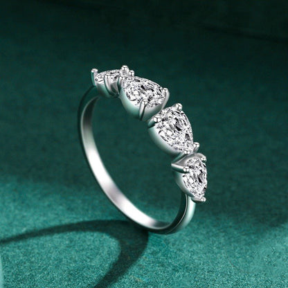 Aristocratic Aura Ring - Diamoray