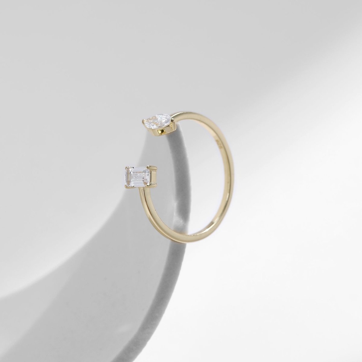 Eloquent Refinement Ring - Diamoray