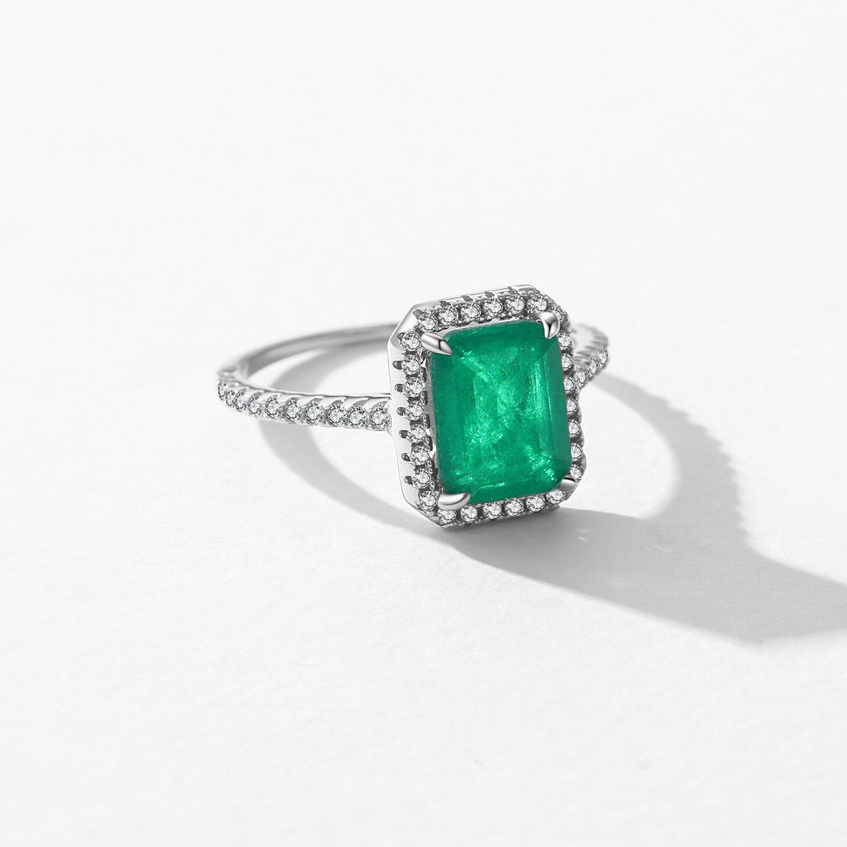 Emerald Majesty Ring - Diamoray