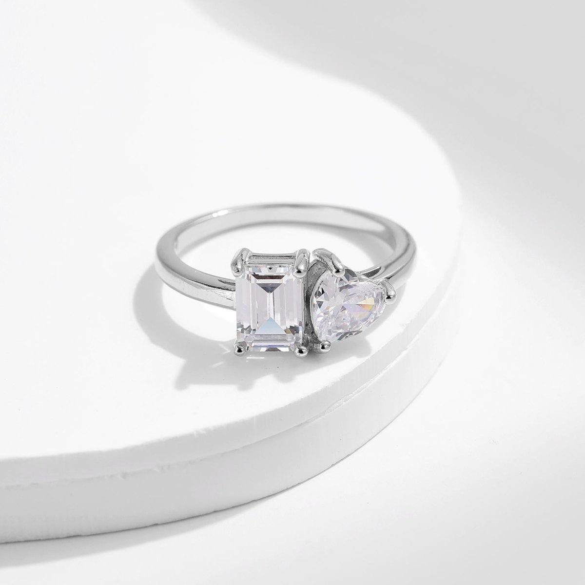 Glistening Luminescence Ring - Diamoray