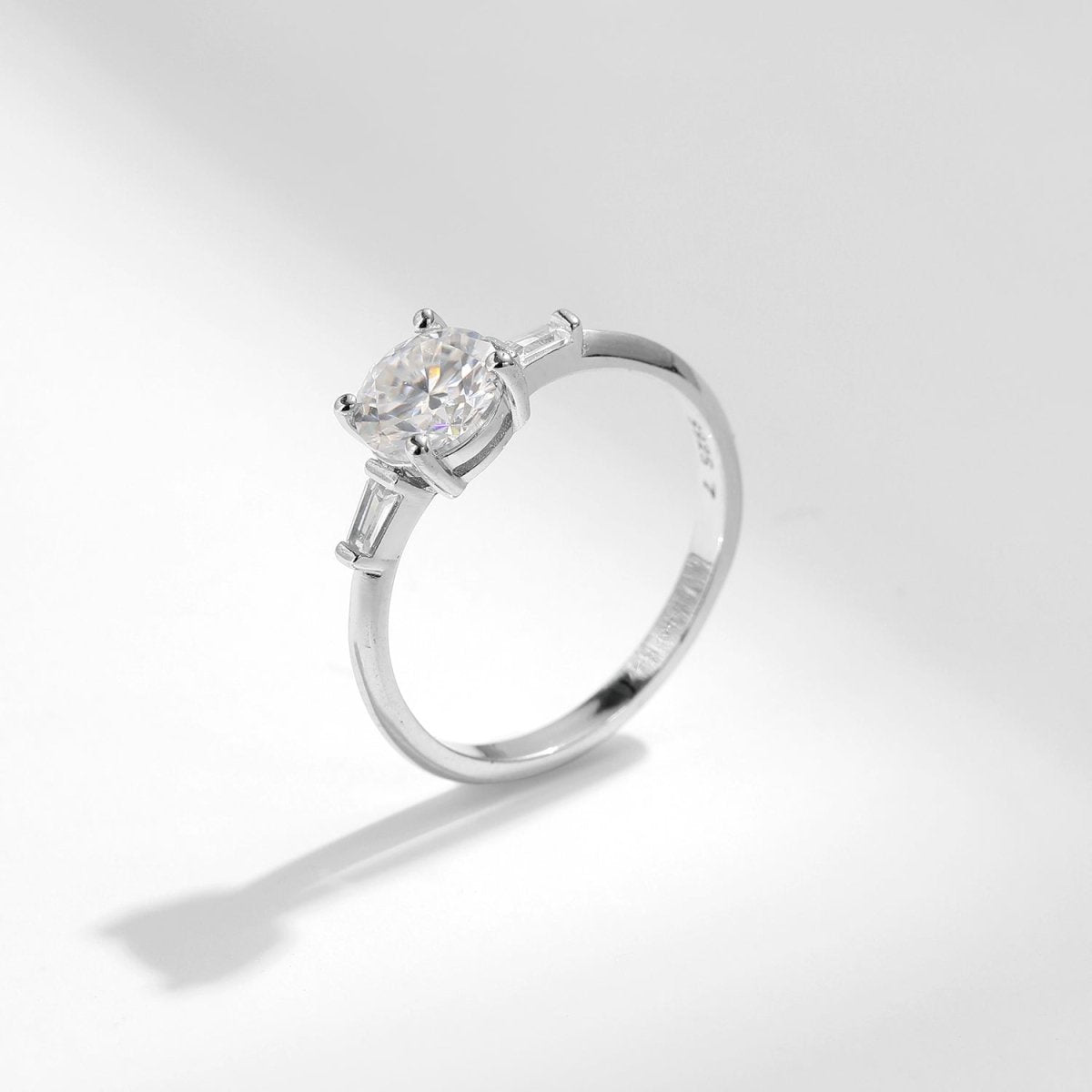 Opulent Luminary Ring - Diamoray