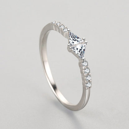 Royal Sparkle Ring - Diamoray